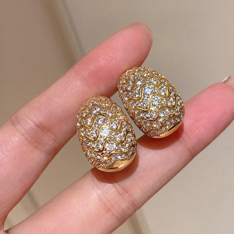 

European and American Light Luxury Wave Full Diamond Earrings Design Sense, High-end Oval Palace Style Zircon and Accessories