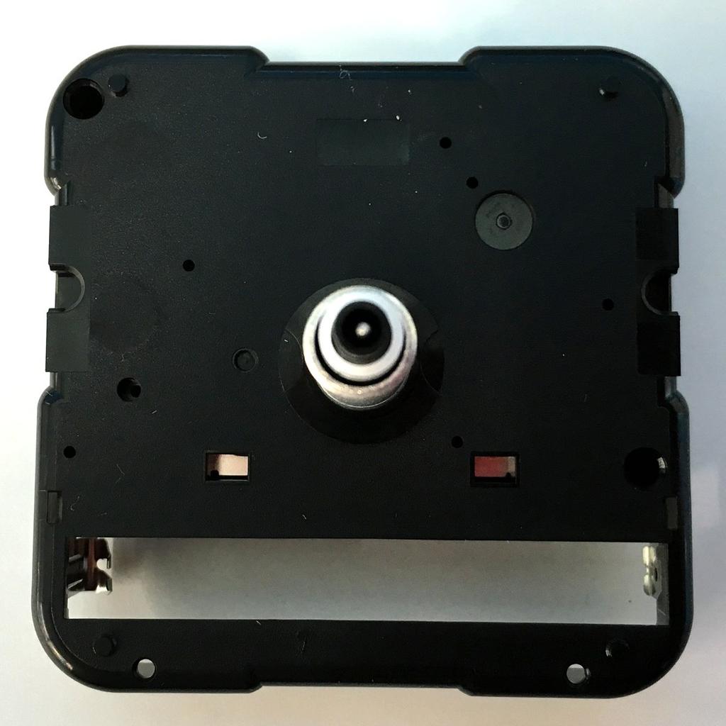 Handgefertigtes Uhrwerk. Uhrenwelle (langer Schaft)