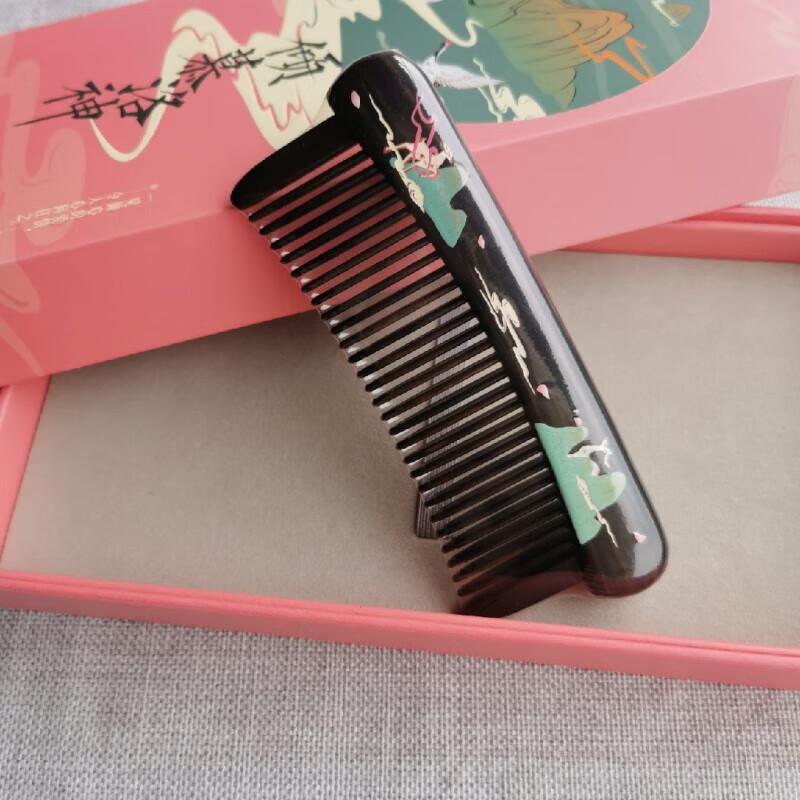 Подарочный набор: Гребень из сандалового дерева Tan Mujiang Yan Zhi Pan