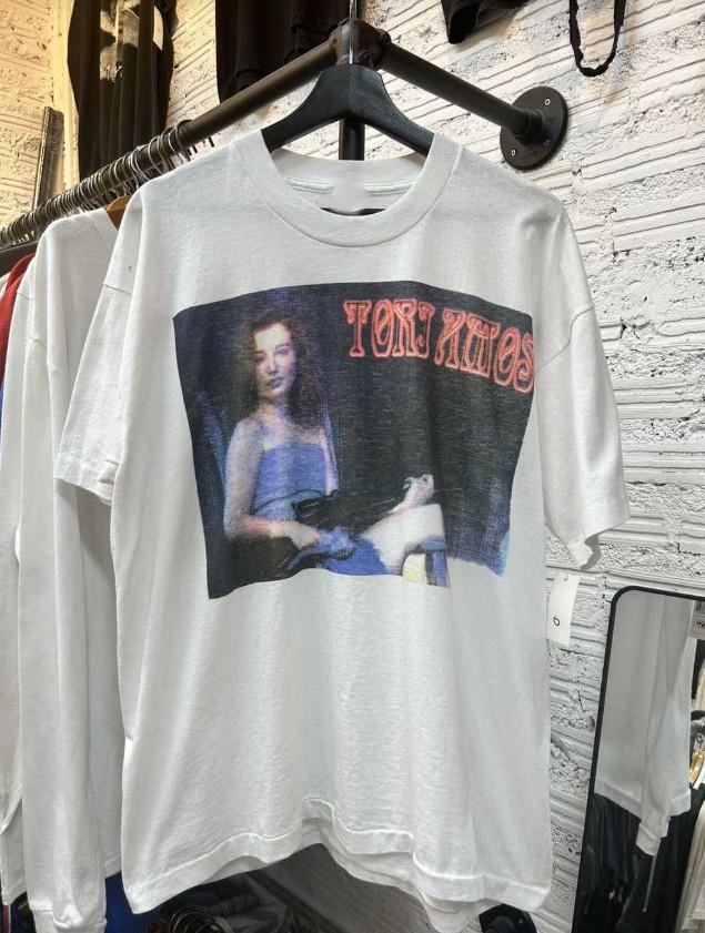 

Tees Tori Amos Vintage Unisex TShirt All Size BS516 Unisex T-Shirt L