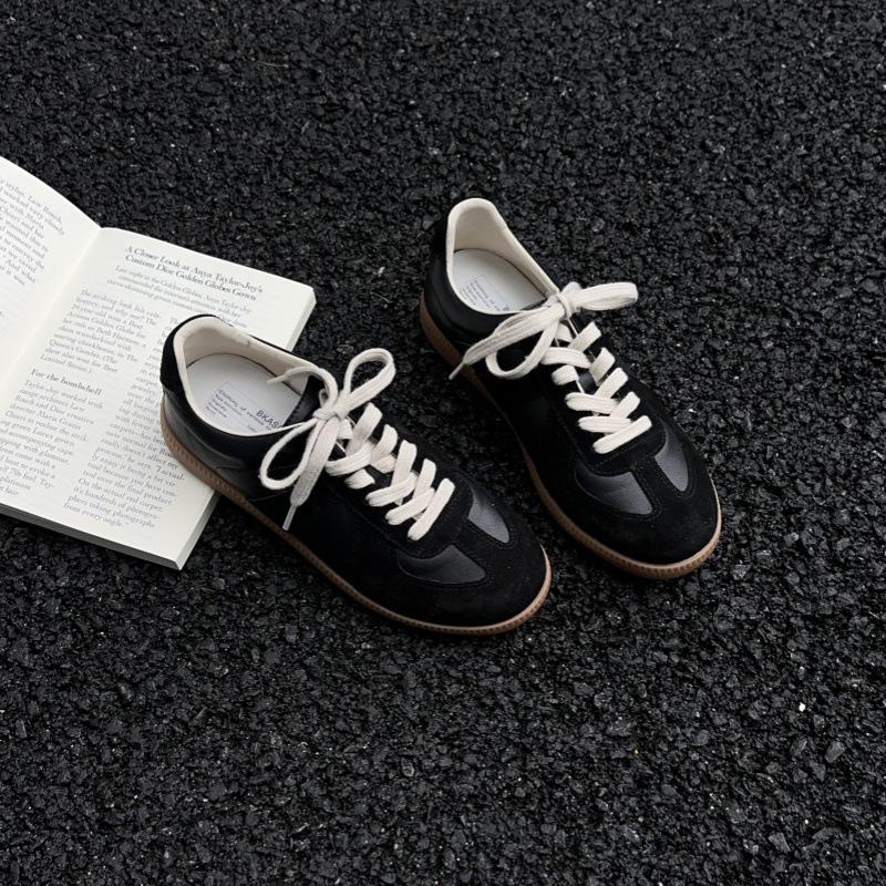 

Женские 2025 Натуральная кожа Немецкие тренировочные туфли - Ретро Универсальный колорблок Повседневные белые плоские кеды для скейтборда Size 35