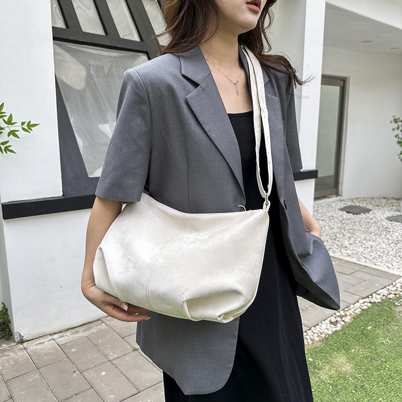 

2025 new large-capacity oblique span women s shoulder bag, puff bag, cream wind plush women s bag pu Korean version of leisure розовый