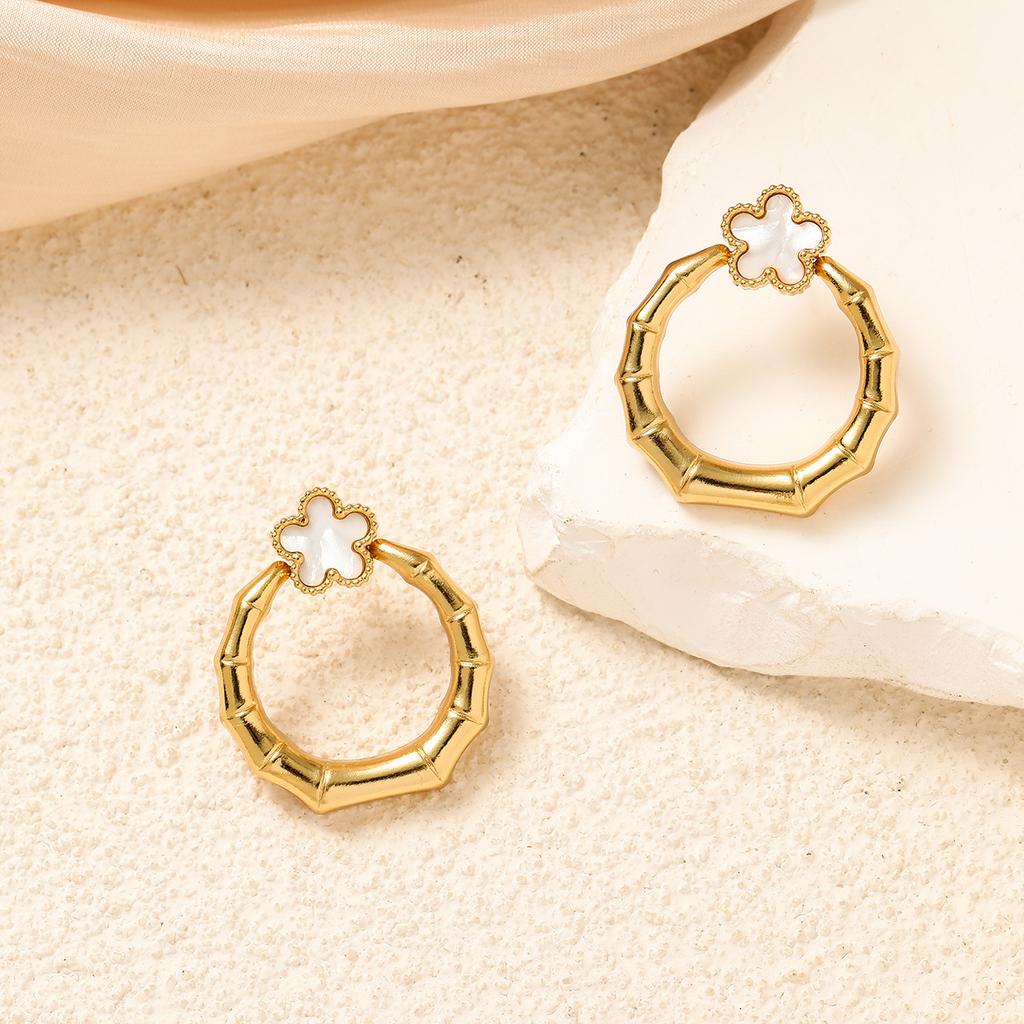 Fresh Temperament Hollow Flower Earrings Fashion Geometric Pentagram Hollow Simple Earrings