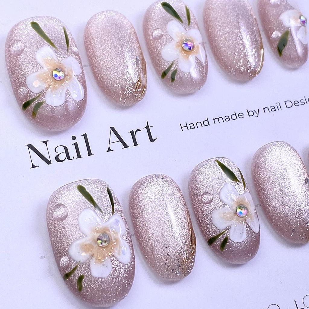 Hot-Selling Hand-Painted Floral Cat Eye Nail Tips - Ice Transparent Nude, Gentle Style Wearable Nails.