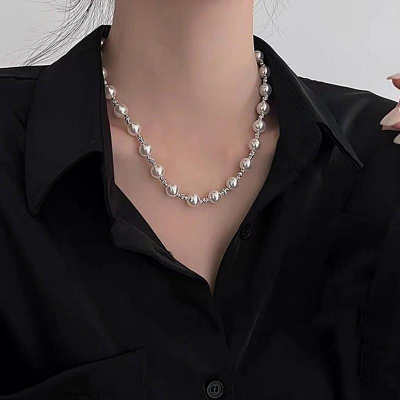 Niszowy design perłowy metalowy splot łańcuszek na obojczyk lekki luksusowy wysokiej klasy zapięcie naszyjnik z temperamentem łańcuszek do swetra
