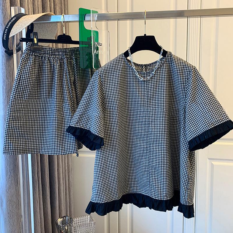 Stylish Summer Set: Lace Plaid Short-Sleeved Top & Casual Loose Shorts Medium