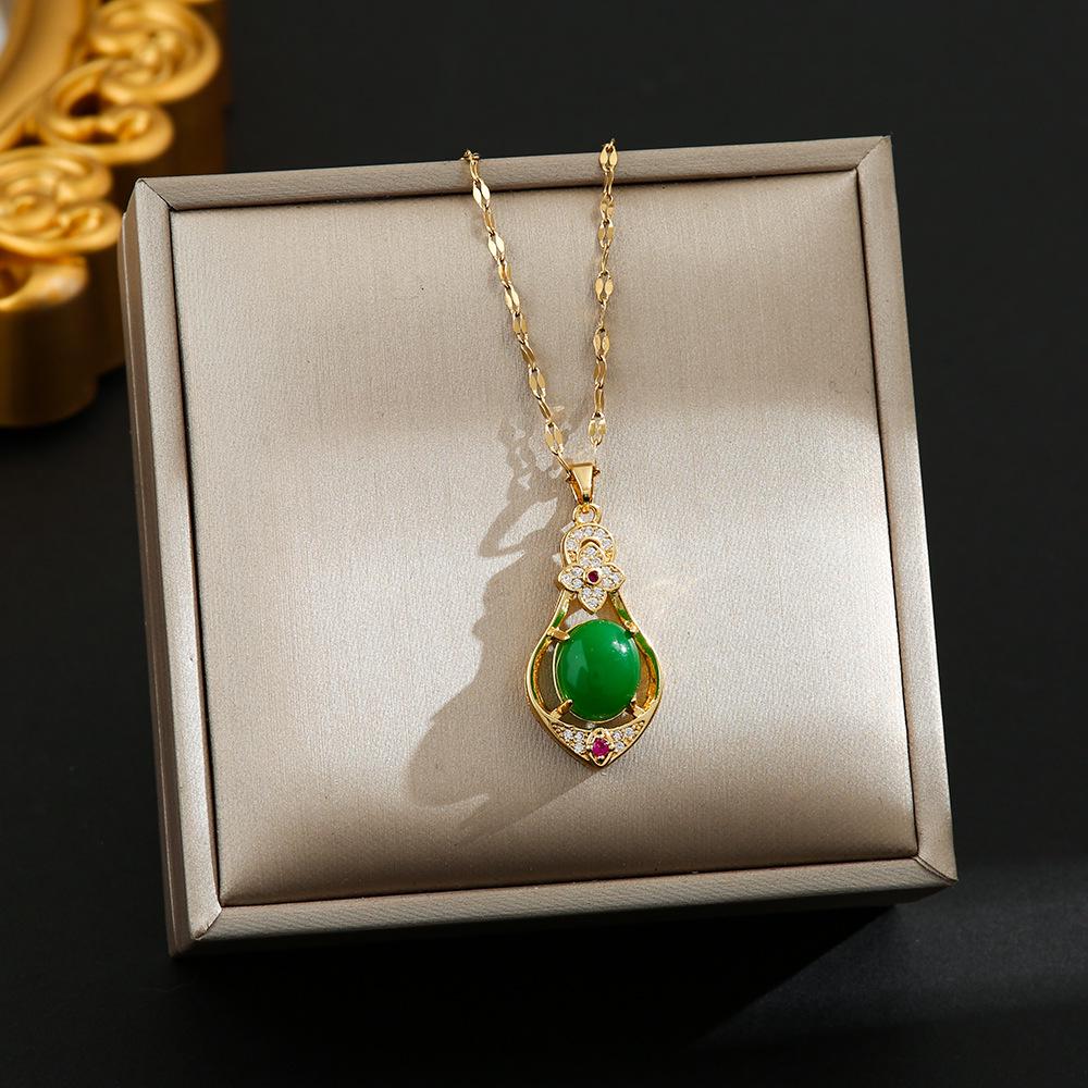 Elegante Pingente de Cabacinha com Fecho de Paz de Jade - Corrente para Clavícula em Aço Titânio no Estilo Chinês Retro