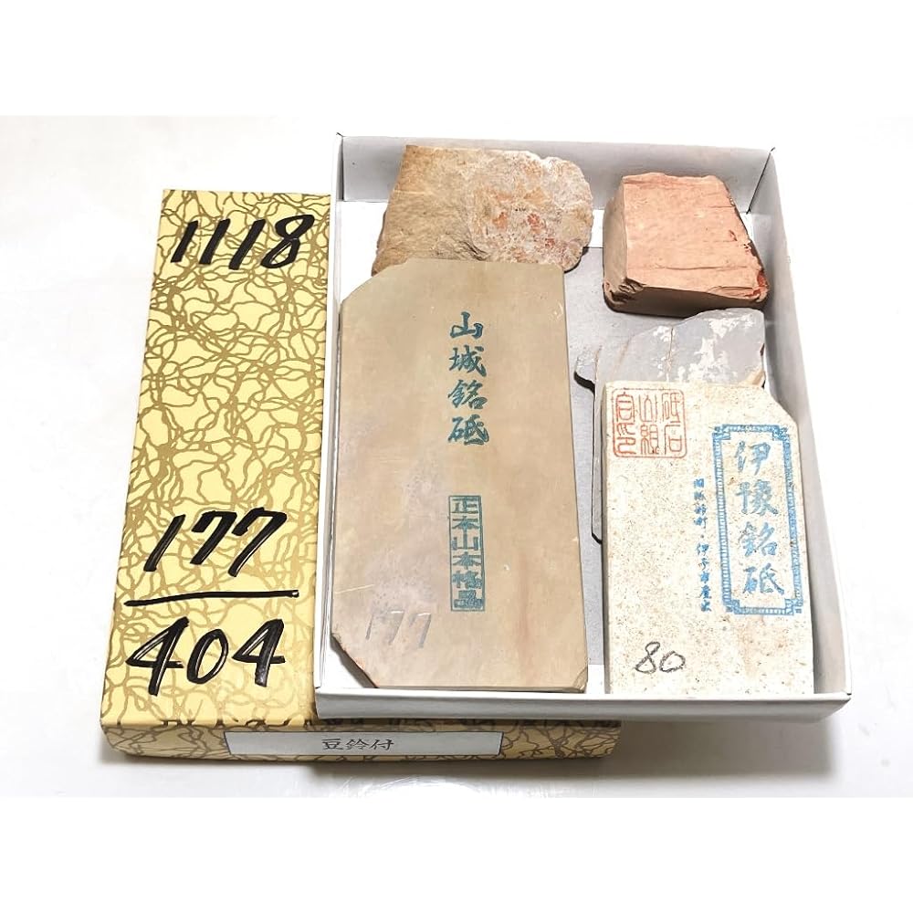 

Natural Yamashiro-inscribed whetstones, 177g. Made in Kyoto s Umegahata area, these whetstones are from the Okudono, Nakayama, Otsuchi, and Shobudani