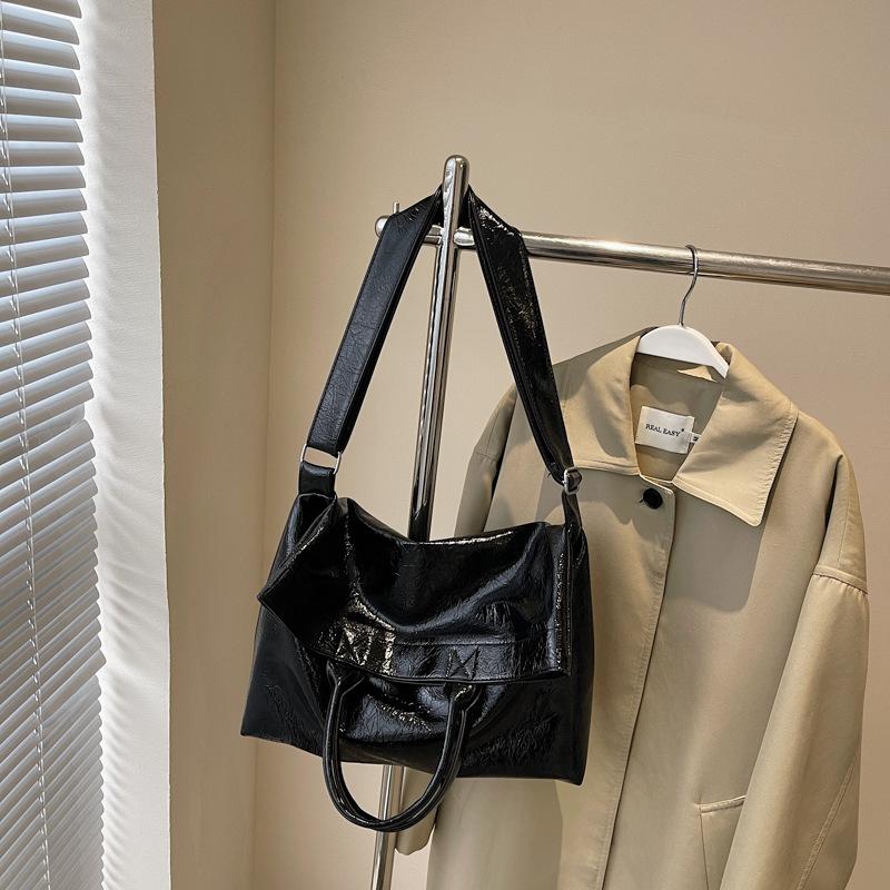 Large capacity portable commuter bag women's new fashion tote bag versatile shoulder messenger bag