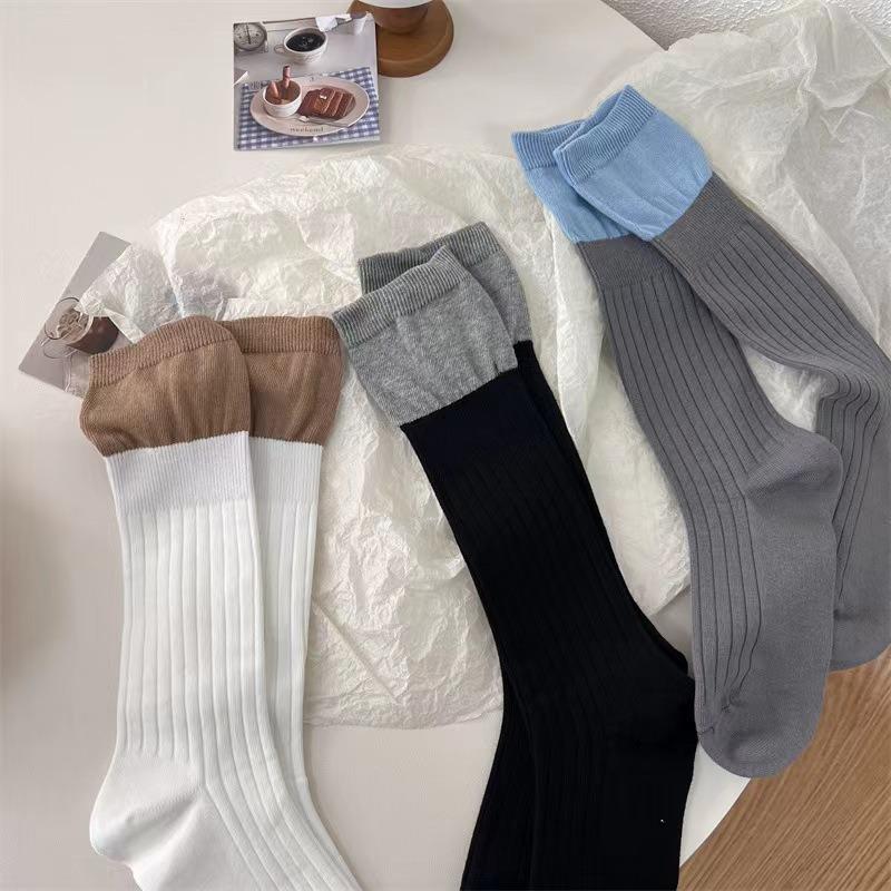 Female Spring and Autumn Fashion New Two Color Splicing Small High Tube Stack Socks