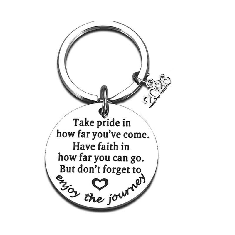 Sleutelhanger met afstudeerwens, gemaakt van roestvrij staal met lasergegraveerd ontwerp, modieuze tashanger, praktisch cadeau voor de afstudeerperiode.