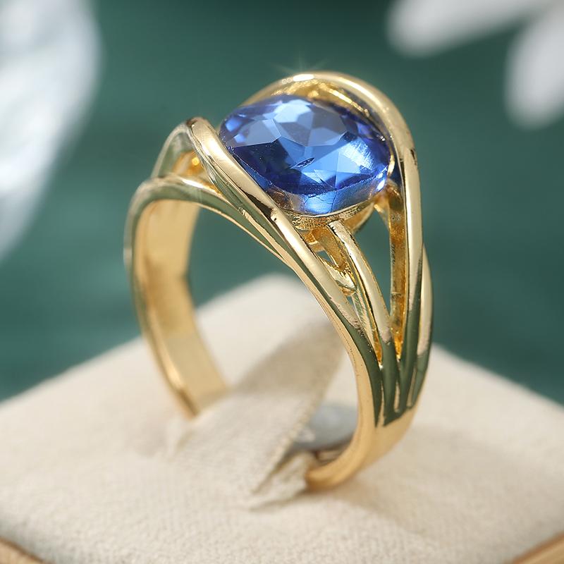 Luxury Vintage Inlaid Square Blue Synthetic Zirconia Golden Ring for Women Fashion Charming Banquet Occasion Jewelry Accessories
