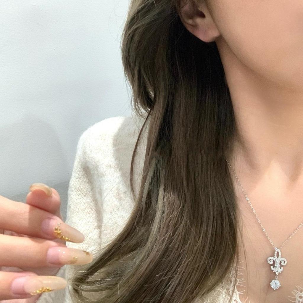 Náhrdelník z ryzího stříbra S925 s moissanitem ve tvaru slzy a duhovkou: Luxusní dámský šperk - řetízek na klíční kost