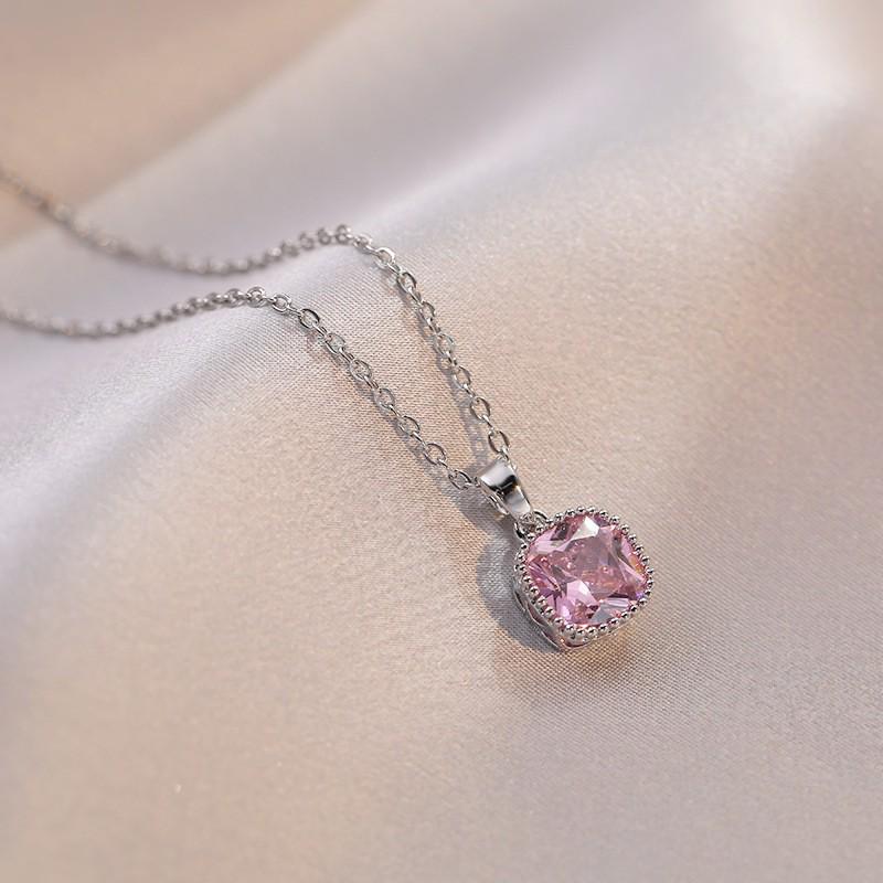 Women's Fashion Heart Pendant Necklace - Elegant, Simple Design, Versatile Clavicle Chain Jewelry