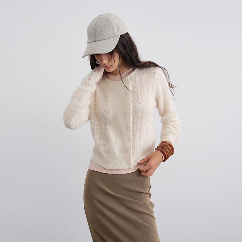 GREEN BELT Urban Traveler Fall 2025 Round Neck Knit Cardigan