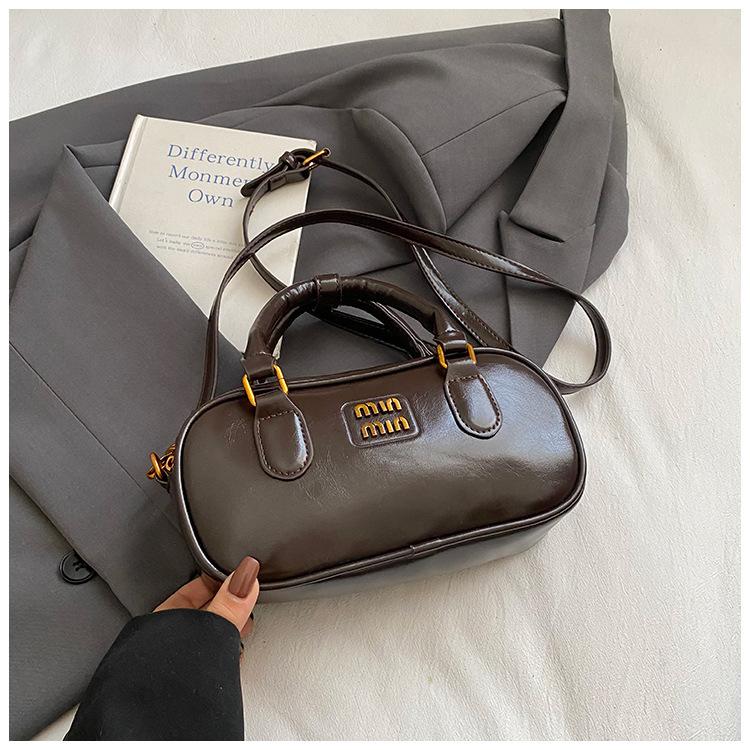 Simple and High-value Small Bag Women's Bag 2025 Autumn New Niche Foreign Style Hand Carry Small Square Bag Commuter Messenger Bag