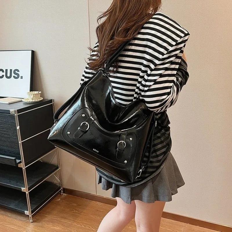 Fashionable Punk Motorcycle Shoulder Bag  Niche Design New Large Capacity Tote Bag Versatile Crossbody Bags for Women Gift