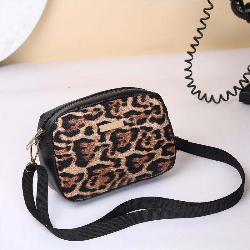 

Leopard Print Crossbody Bag for Women, Fashion Casual Shoulder Bag, Lightweight Purse, Versatile for Office, Daily, Going Out
