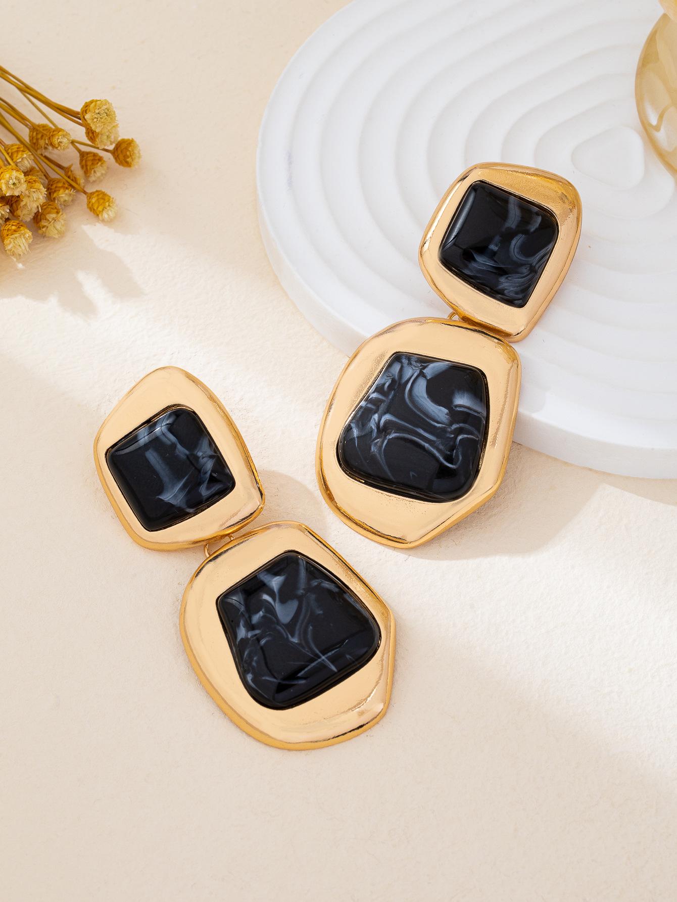 Retro Elegant Square Stud Earrings - Lightweight and Trendy Accessories
