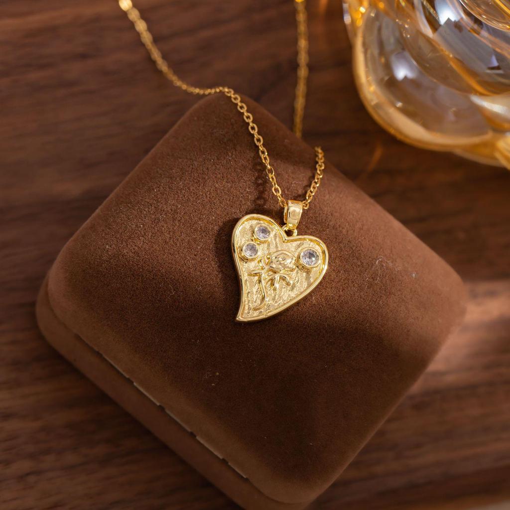 Christmas Hollow Heartbeat Necklace - Creative Heart Wrapped Pendant with Micro-set Jewel Design