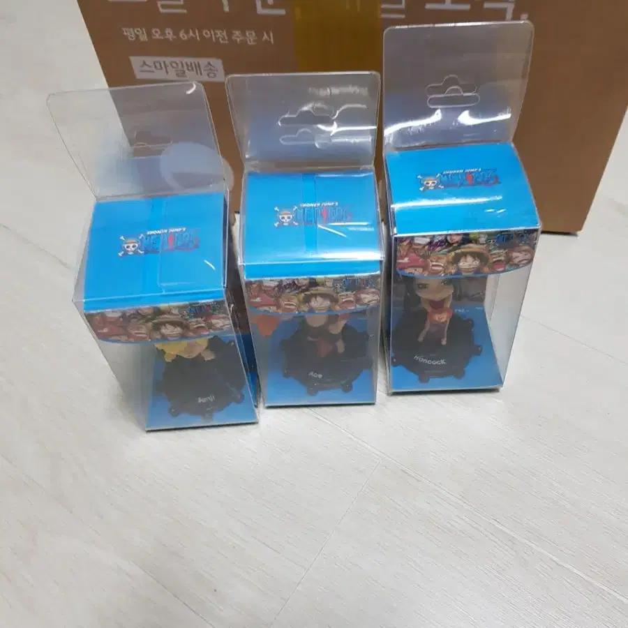 One Piece Figure 3-Piece Set (Unused)
