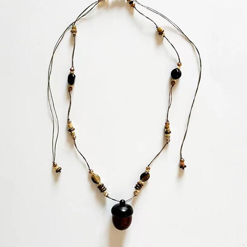 Retro Glass Bead Hazelnut Pendant Necklace: Versatile High-End Clavicle Chain for Women