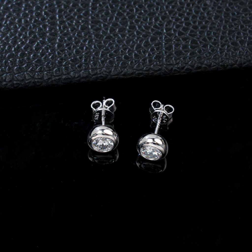 S925 Sterling Silver Round Diamond Stud Earrings for Women - Simple & Versatile Everyday Fashion