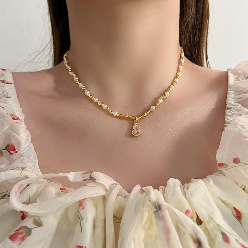 Pearl Necklace Women's Niche Light Luxury Design High-end Fashion Temperament Collarbone Chain Neck Chain Sweater Chain Bead Chain