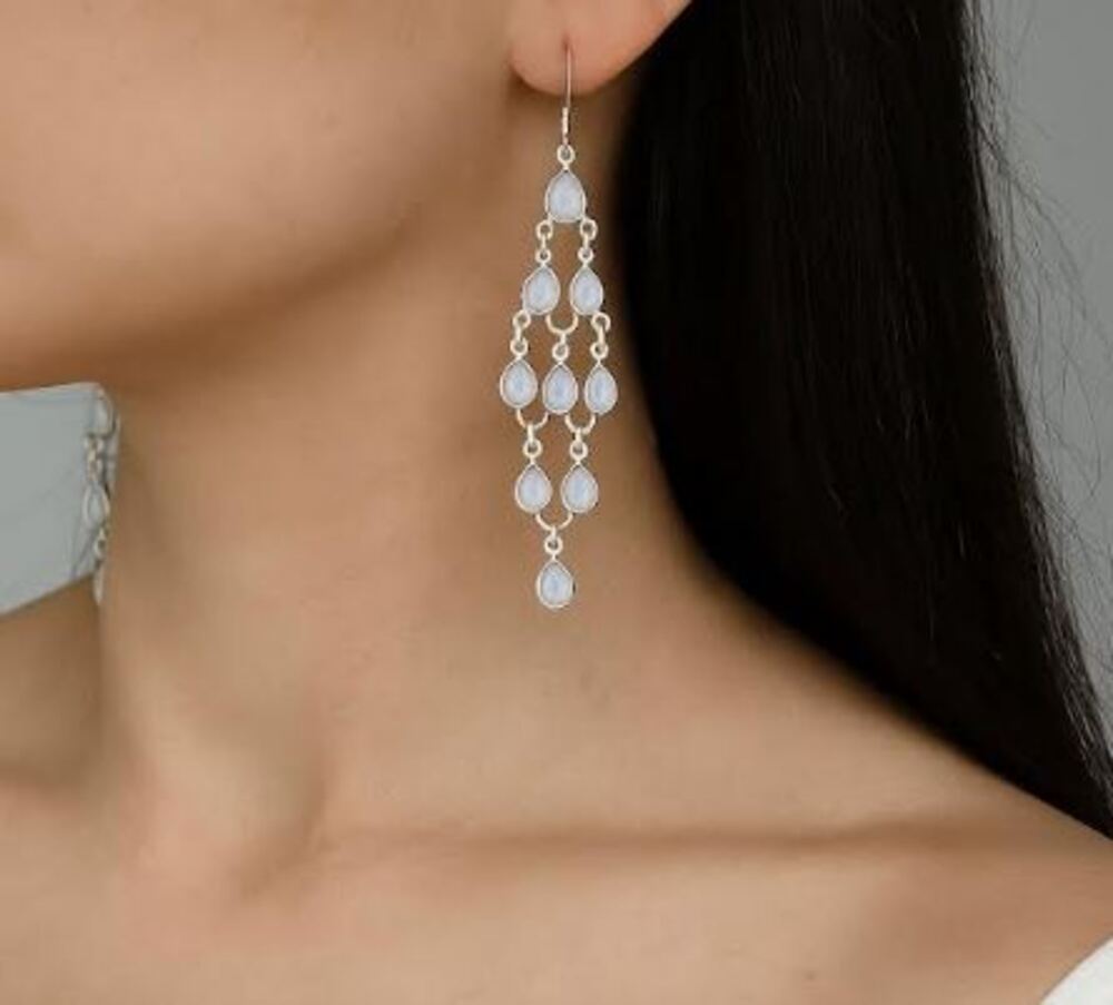 

Радужный лунный камень Драгоценный камень Ручной работы Женские свисающие серьги Камень рождения Подарок Серьга, Ювелирные изделия в подарок подружке невесты, Серьга из серебра 925 пробы