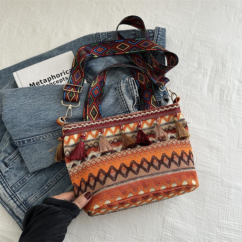 Stylish Versatile Medium Capacity Tote Bag For Women In Fashionable Canvas With Bucket Shape