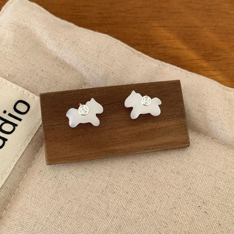 

Креативные Уникальные Мультяшные Серьги в виде Жеребенка для Женщин Девушек Милые Животные Маленькая Лошадка Пуссеты Ювелирные Изделия Подарок на Новый Год A5