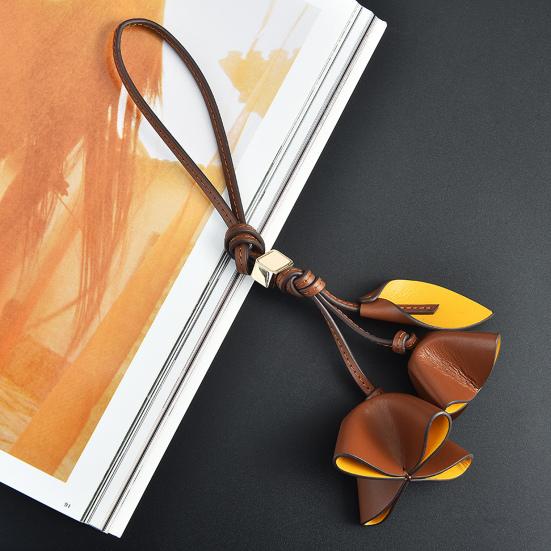 Taschenanhänger Kunstleder Blütenblatt-Design Schlüsselanhänger-Anhänger mit langer Quaste Leichte Tragetaschen-Accessoire
