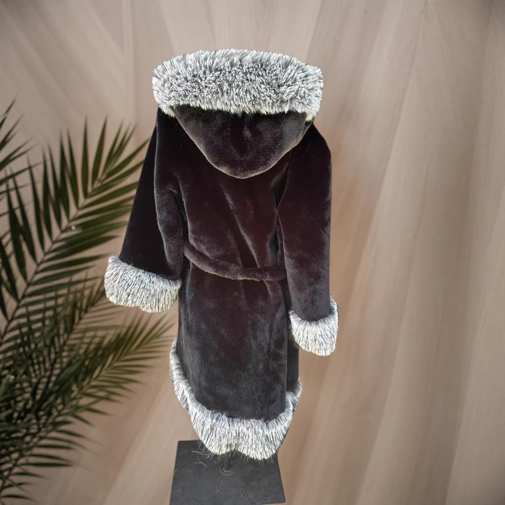 25 Year New European Fashion Long Coat with Fur Collar and Hooded Fur Grass Coat