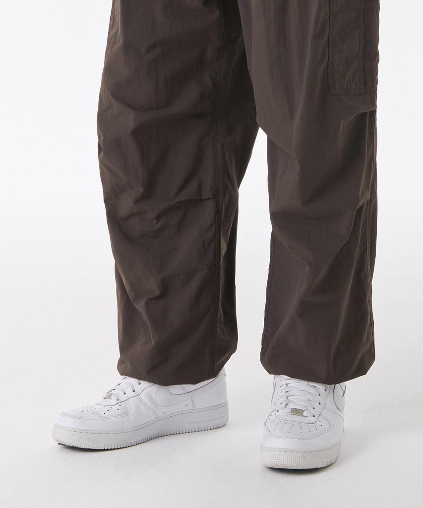 Musinsa Standard Nylon One-Tuck Parachute Cargo Pants [Brown]