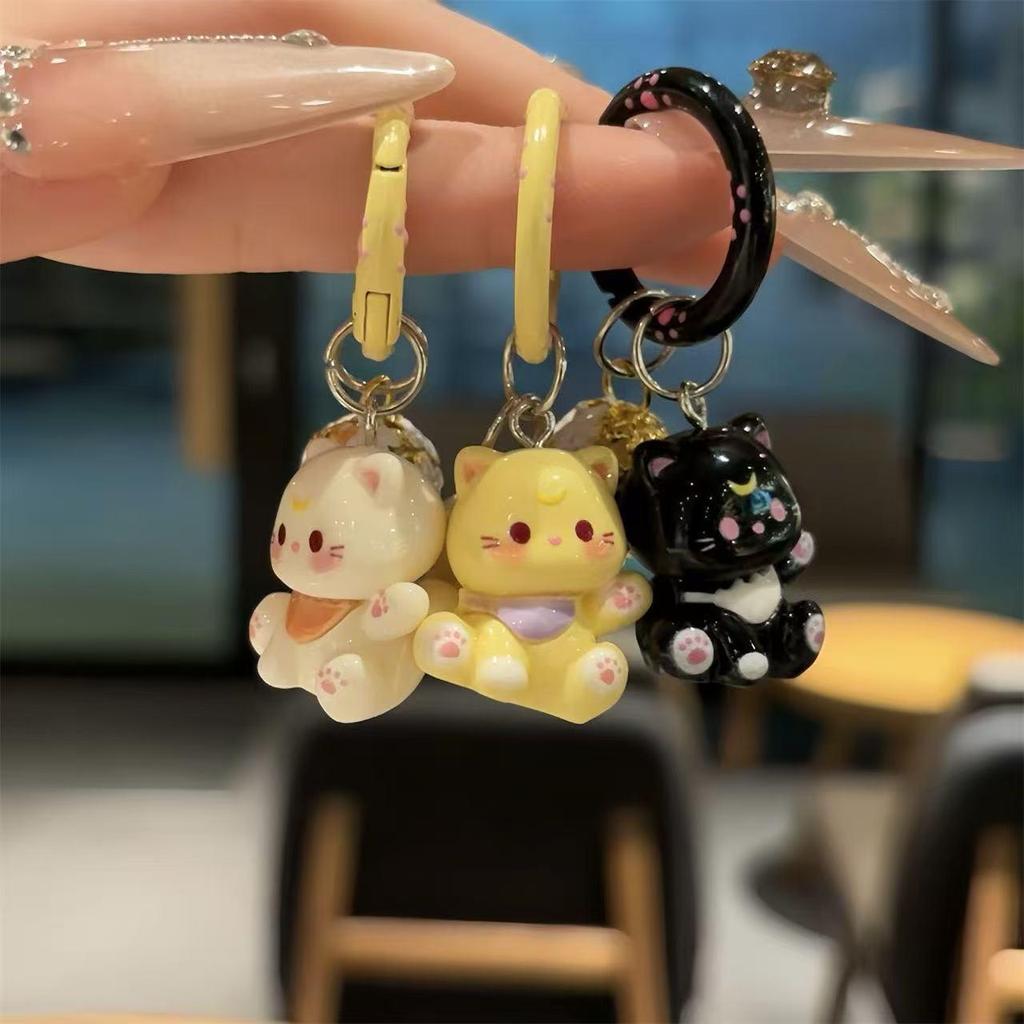 Charming Lucky Cat Bell Keychain: Cute Cartoon Pendant & Gift for Best Friends