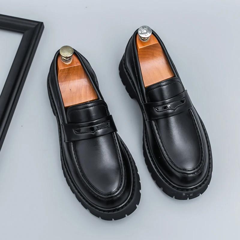 Bequeme lässige Herrenschuhe Frühling Sommer Neuer Stil Dicker Absatz Slipper Übergröße Modische Allround-Lederschuhe