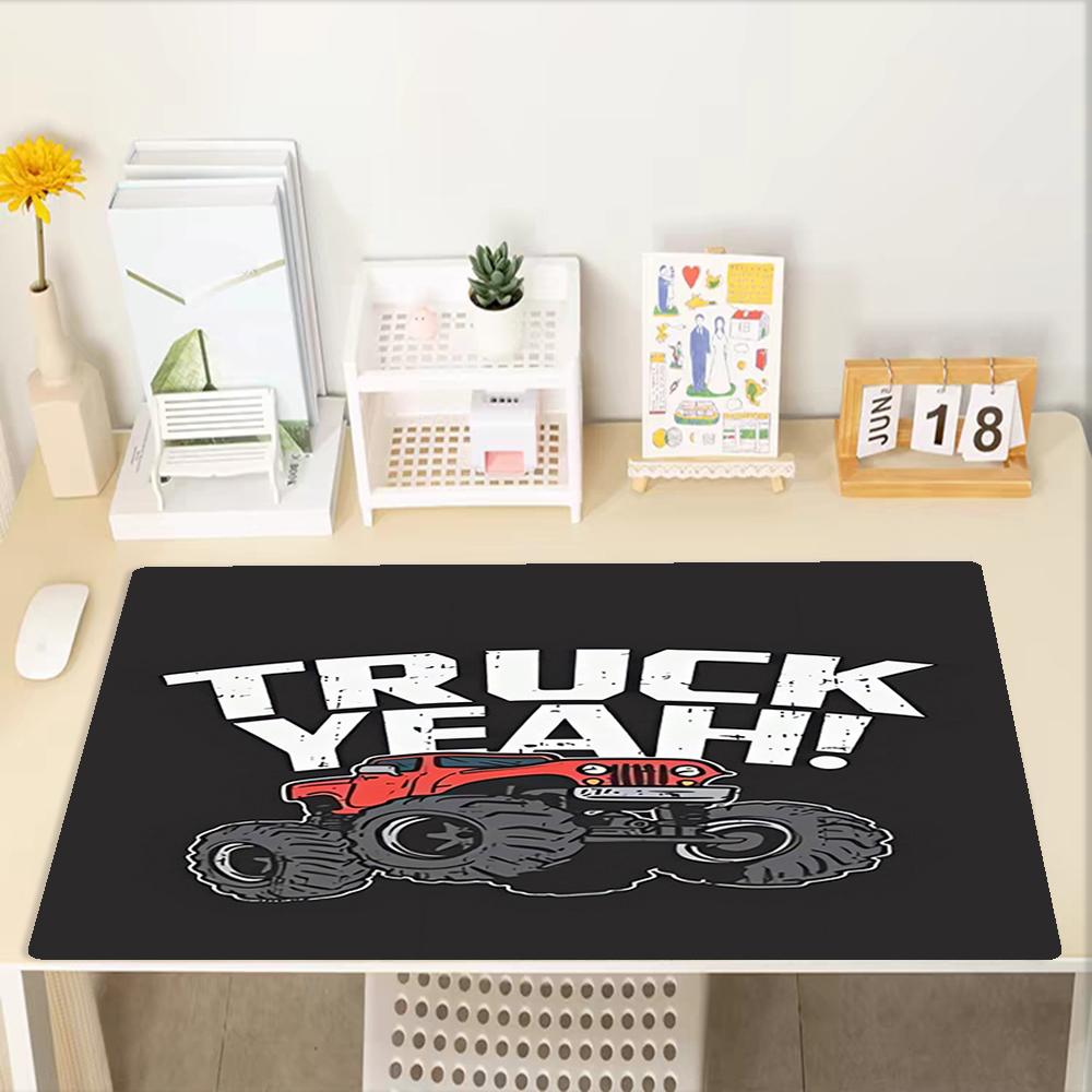 Tappetino Mouse Tema Camion, Base in Gomma Antiscivolo, Multifunzionale per Ufficio e Casa, Perfetto per la Personalizzazione dello Spazio di Lavoro.