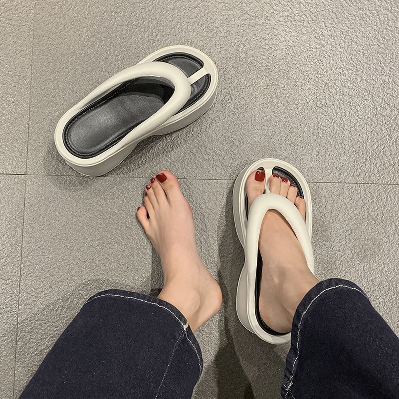 Fashion outerwear beach casual flip-flops women's 2025 summer new thick-soled heightening versatile pinch slippers women