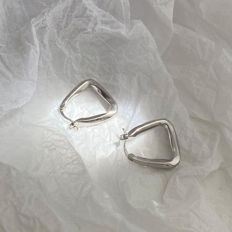 Korean Retro Cold Aesthetic Ear Cuff & Stud Earrings for Women - Chic, High-End Style