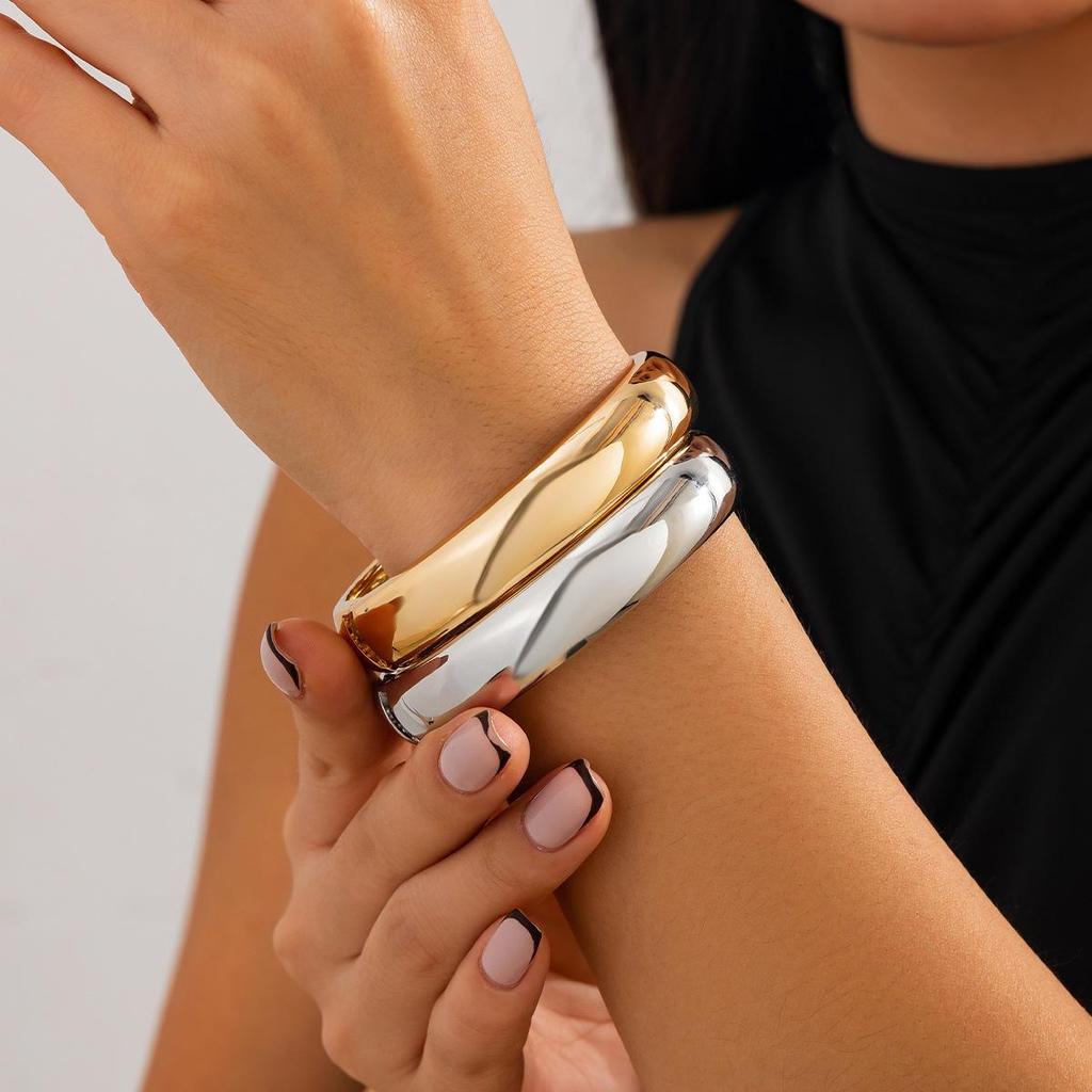 Europejski i Amerykański Stylowy Geometryczny Metalowy Błyszczący Zestaw Bransoletek Sprężynowych