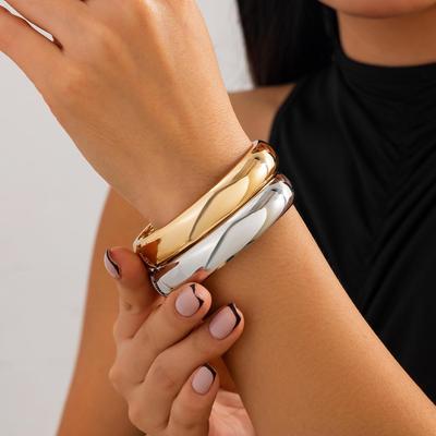 Set di bracciali a molla in metallo geometrico lucido alla moda europeo e americano