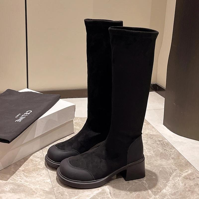 Модные женские сапоги длиной до колена — фото 7