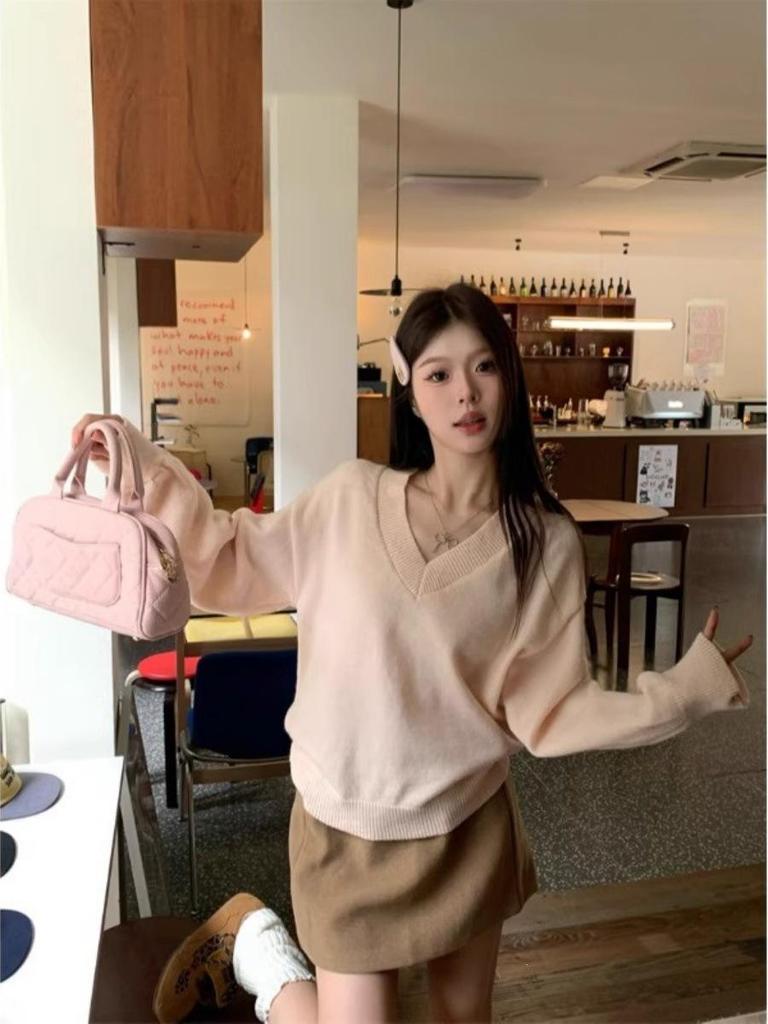 Song Zheng En Women's Lazy Style Red V-Neck Sweater - Soft, Loose Knitwear for Autumn/Winter