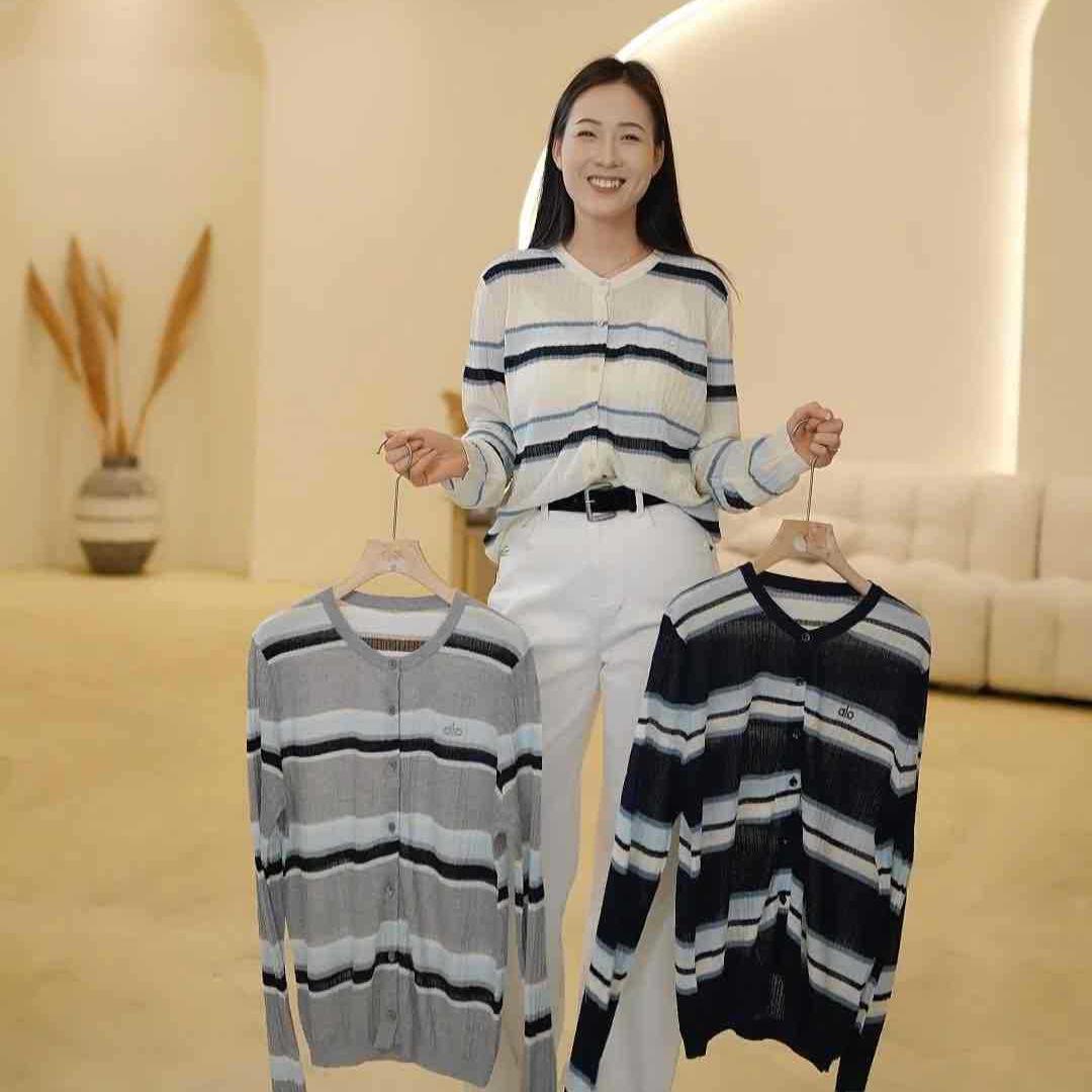 

Korean Color Block Paper Yarn Long Sleeve Cardigan - K0303-89 One Size чорний/синій