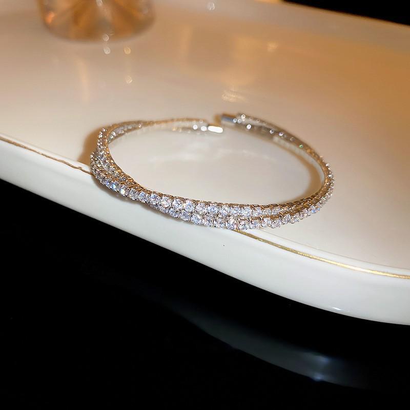 Bracciale con Fibbia a Ferro di Cavallo in Zirconia Placcato Oro - Accessorio di Lusso Chic e Versatile