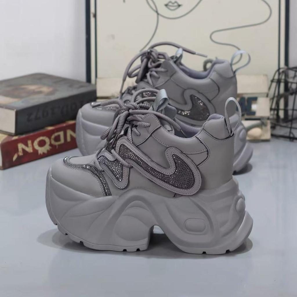 Chaussures Dad Femmes 2025 Automne/Hiver Nouvelle Mode Épaisses Semelles Intérieur Augmentant la Hauteur Pelucheuses Polyvalentes Décontractées Chaussures de Sport