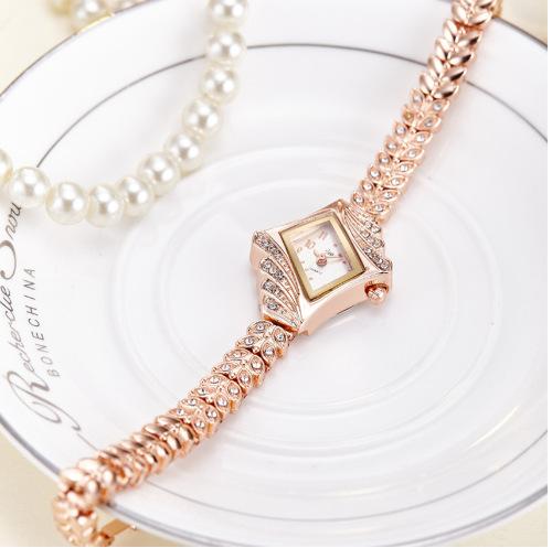 Jw Ladies Niche Luxury Rhombus Gypsy Watch Student Fashion Alloy Bracelet Watch