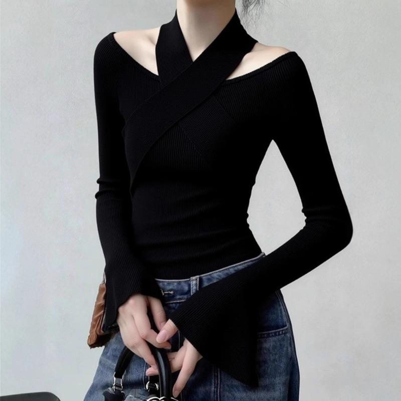 Winter High-end Sense, Light Luxury Fashion, Special Temperament, High-grade Black Neck-hanging Knitted Top for Women