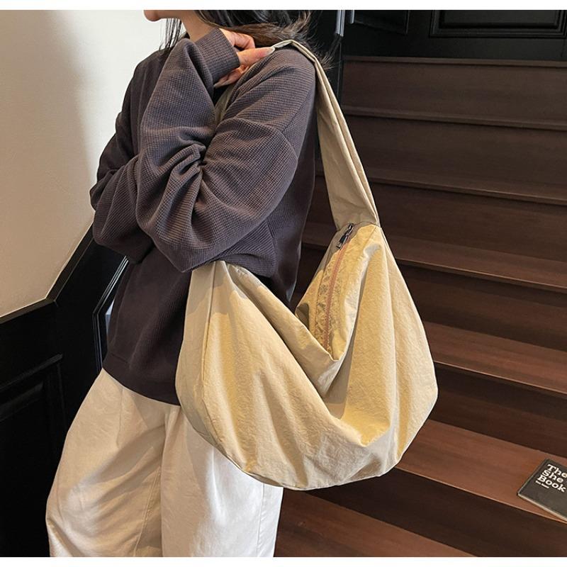 Nylon cloth bag messenger bag new versatile dumpling bag simple versatile large capacity class shoulder bag
