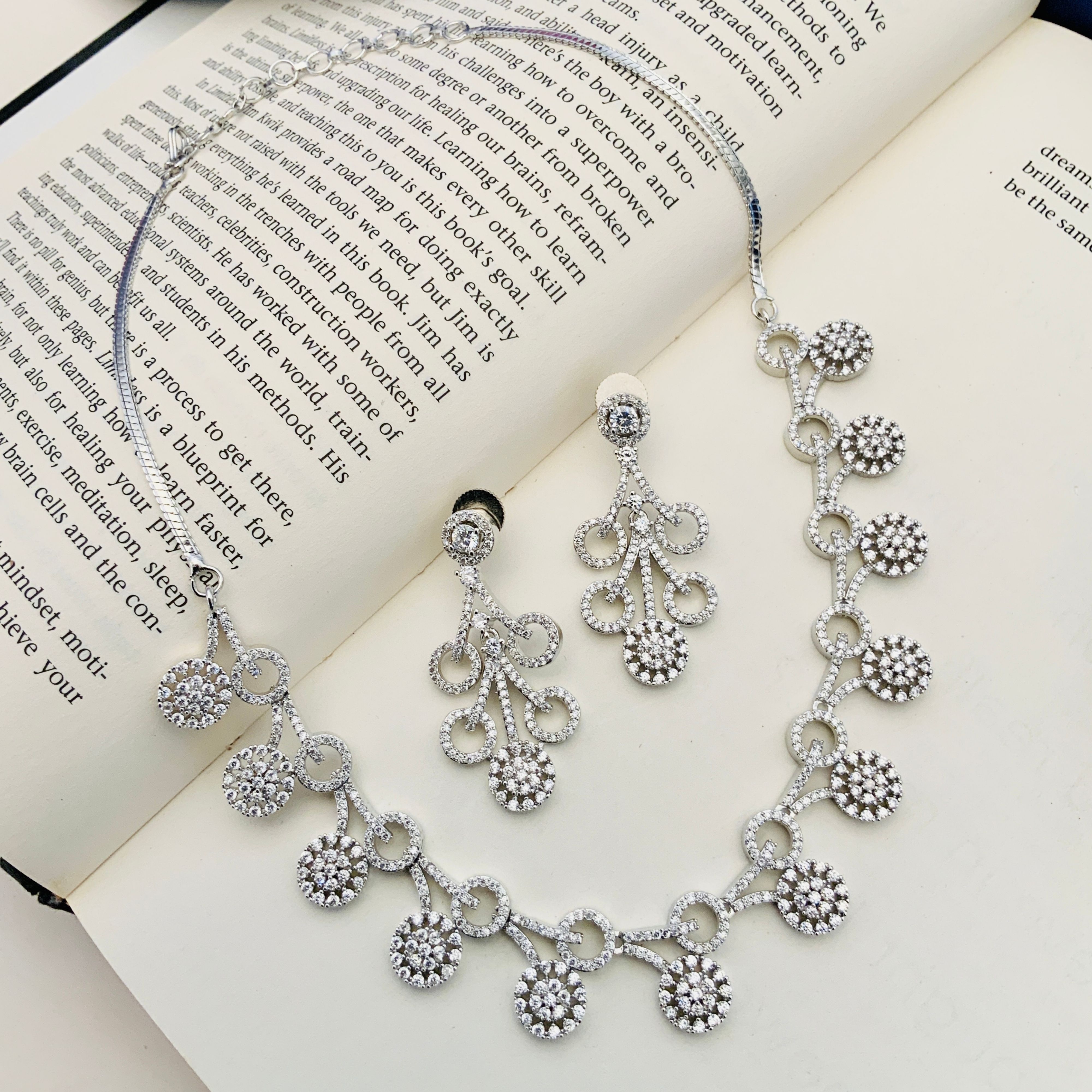 

Посеребренные бриллиантовые круглые колье комплект бриллиантовых колье комплект для женщин белый